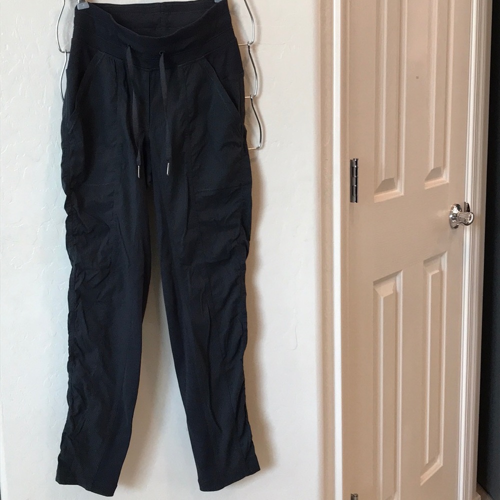 Lululemon joggers. MV L-1
